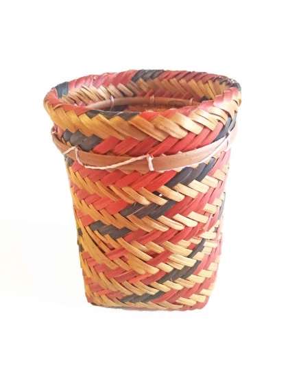 Cesto de palha indigena