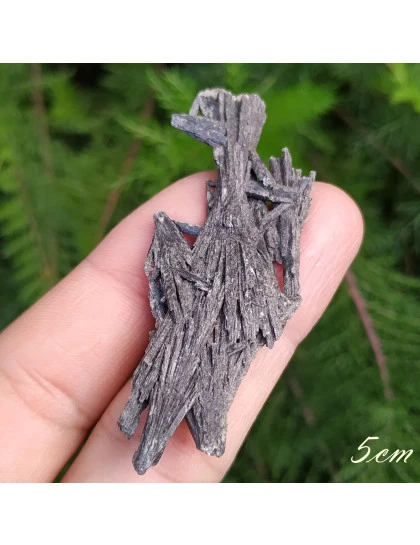 Vassoura de Bruxa ou Cianita Preta 4cm