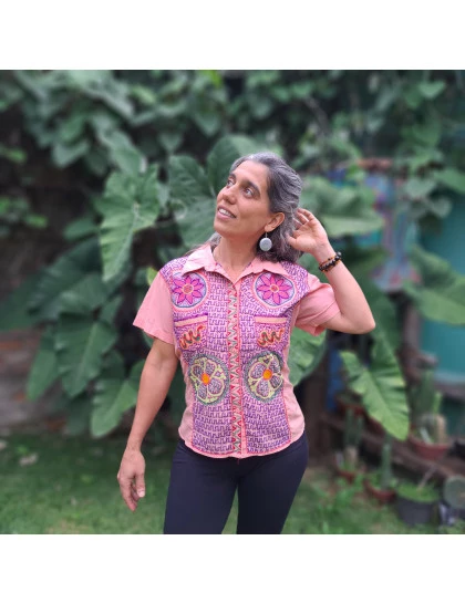 Camisa Shipibo Rosa Bordada