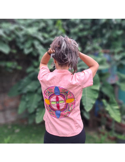 Camisa Shipibo Rosa Bordada