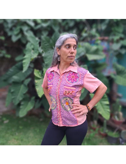 Camisa Shipibo Rosa Bordada